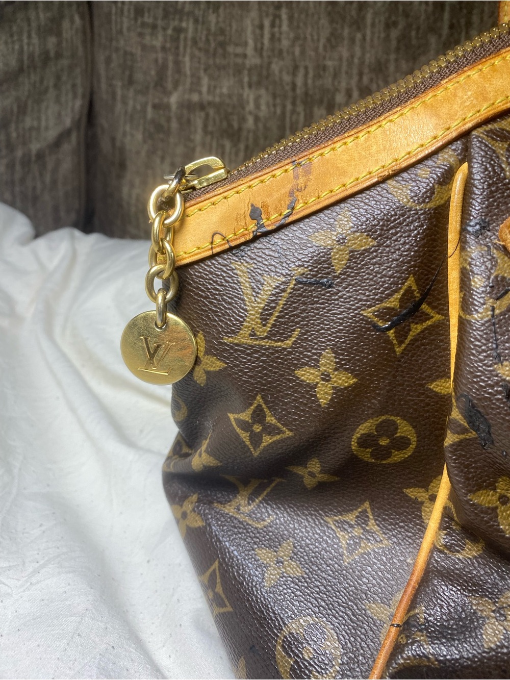 Louis Vuitton Tivoli GM Monogram Shoulder Bag with Tan Trim - Picture 4 of 16